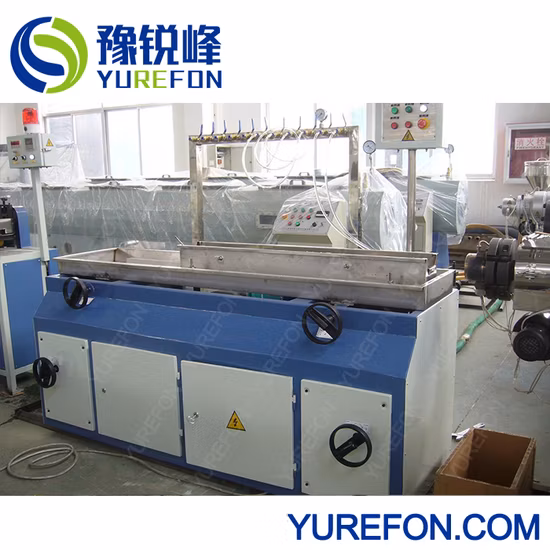 PVC UPVC WPC PE PP Tablero de puerta Revestimiento de pisos Bandas de borde Máquina extrusora de cuentas de esquina